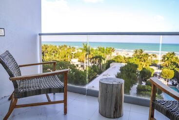 هتل Nautilus Sonesta Miami Beach