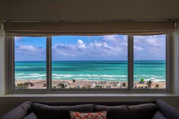 هتل Nautilus Sonesta Miami Beach