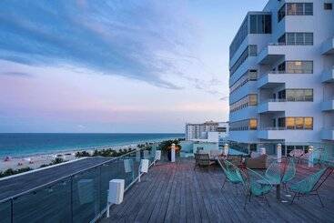 هتل Nautilus Sonesta Miami Beach