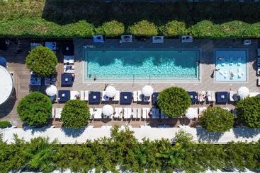 هتل Nautilus Sonesta Miami Beach