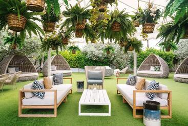 هتل Nautilus Sonesta Miami Beach