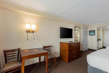 فندق Quality Inn Ocean City Beachfront