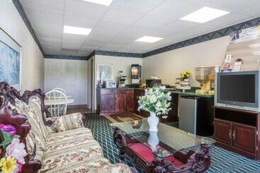 هتل Rodeway Inn