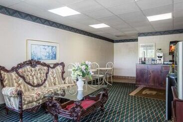 هتل Rodeway Inn
