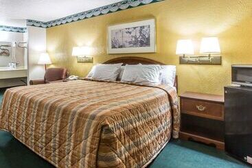 هتل Rodeway Inn