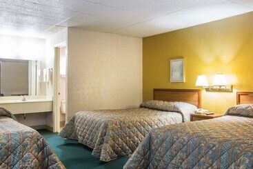 هتل Rodeway Inn