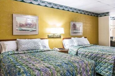 هتل Rodeway Inn