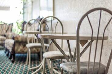 هتل Rodeway Inn