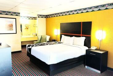 هتل Rodeway Inn