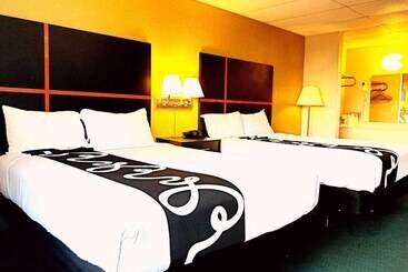 هتل Rodeway Inn