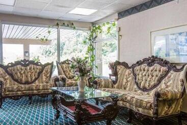 هتل Rodeway Inn