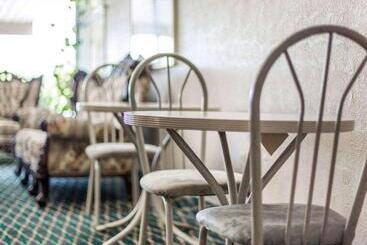 هتل Rodeway Inn