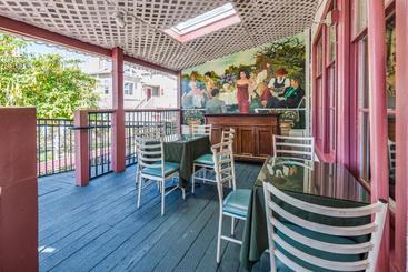 هتل Rose Garden Inn