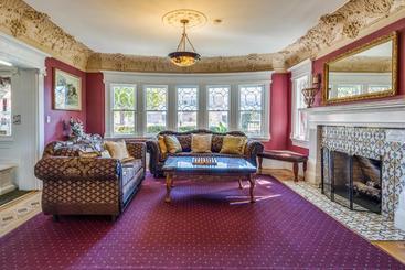 هتل Rose Garden Inn