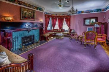 هتل Rose Garden Inn