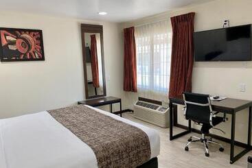 هتل Roswell Inn