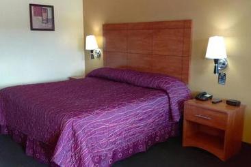 בית מלון כפרי Royal Inn Pearsall