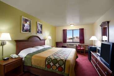 فندق Super 8 By Wyndham Eau Claire Wi