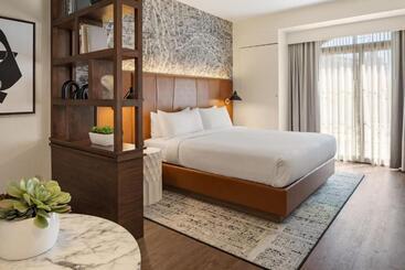 اقامتگاه Burton House, Beverly Hills, A Tribute Portfolio