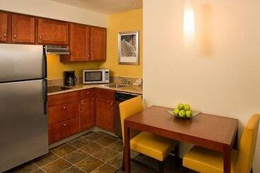 Residence Inn Dallas Addison/quorum Drive
