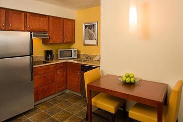 Residence Inn Dallas Addison/quorum Drive