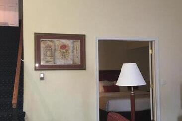 اقامتگاه Affordable Suites Of America Grand Rapids