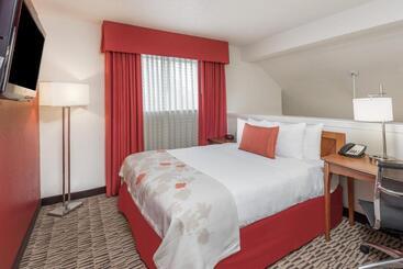 اقامتگاه Value Suites Extended Stay   St Louis