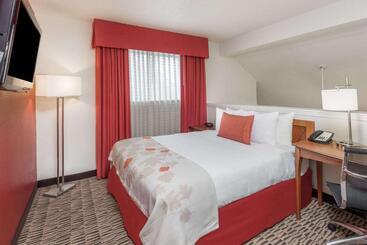 اقامتگاه Value Suites Extended Stay   St Louis