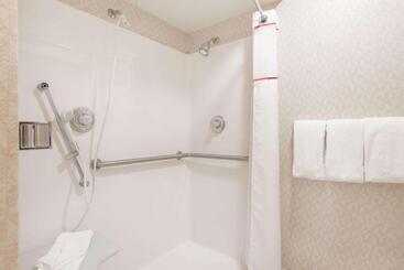 اقامتگاه Value Suites Extended Stay St Louis