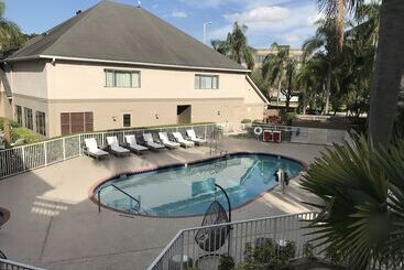 Резиденция Doral Inn & Suites Miami Airport West