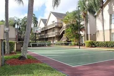 Резиденция Doral Inn & Suites Miami Airport West