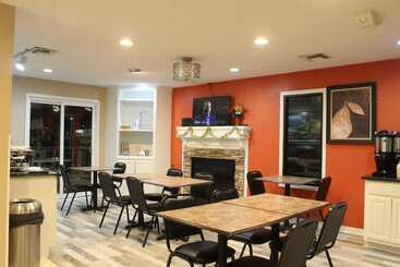 اقامتگاه Hawthorn Extended Stay By Wyndham Wichita