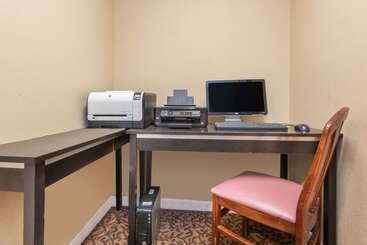 اقامتگاه Hawthorn Extended Stay By Wyndham Wichita