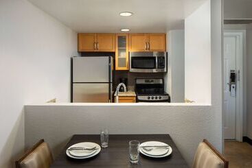 اقامتگاه Sonesta Es Suites Carmel Mountain  San Diego