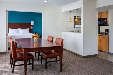 اقامتگاه Sonesta Es Suites Dallas Medical Market Center