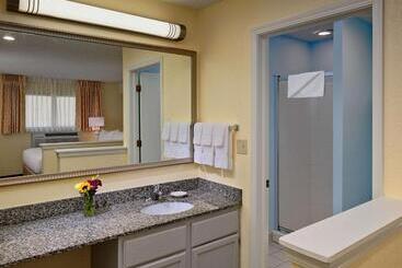 اقامتگاه Sonesta Es Suites South Brunswick  Princeton