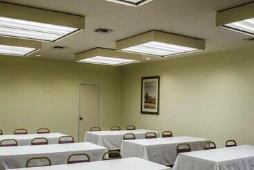 اقامتگاه Surestay Studio By Best Western Pensacola