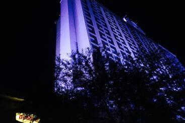 استراحتگاه Laughlin River Lodge