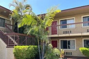 Rivera Inn & Suites Motel