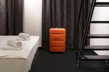 Globe Runner Hotel & Hostel
