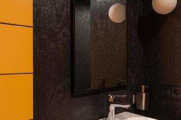 Globe Runner Hotel & Hostel