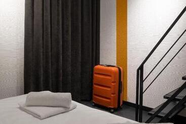 Globe Runner Hotel & Hostel