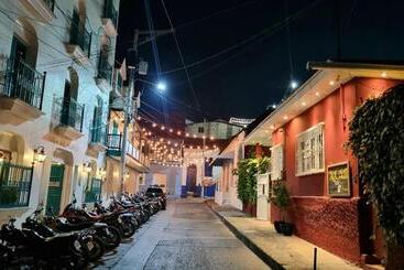 هتل Amina Inn