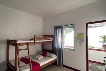 هتل Monaliza Surf Resort La Union