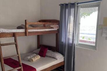 هتل Monaliza Surf Resort La Union