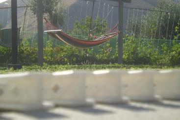 Sezar Hotel Qeparo