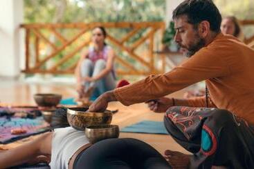 تختخواب و صبحانه Vikara