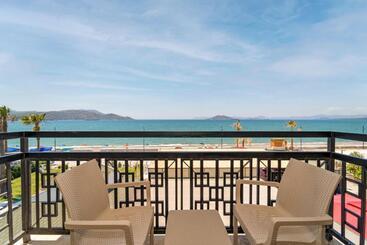 هتل Uras Beach