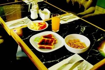 هتل Royal Madero Inn