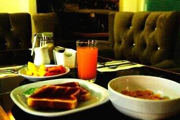 هتل Royal Madero Inn